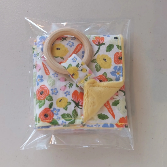 HANDMADE FLORAL BABY LOVEY W/WOODEN TEETHER RING - Picture 5 of 5